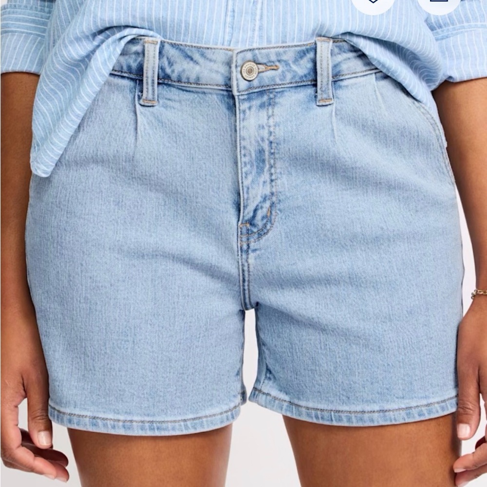 High rise pleated Denim Shorts